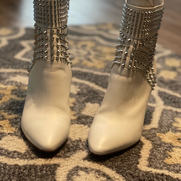 Christian Louboutin boots owned by Tori Kelly - Picture 2 of 4